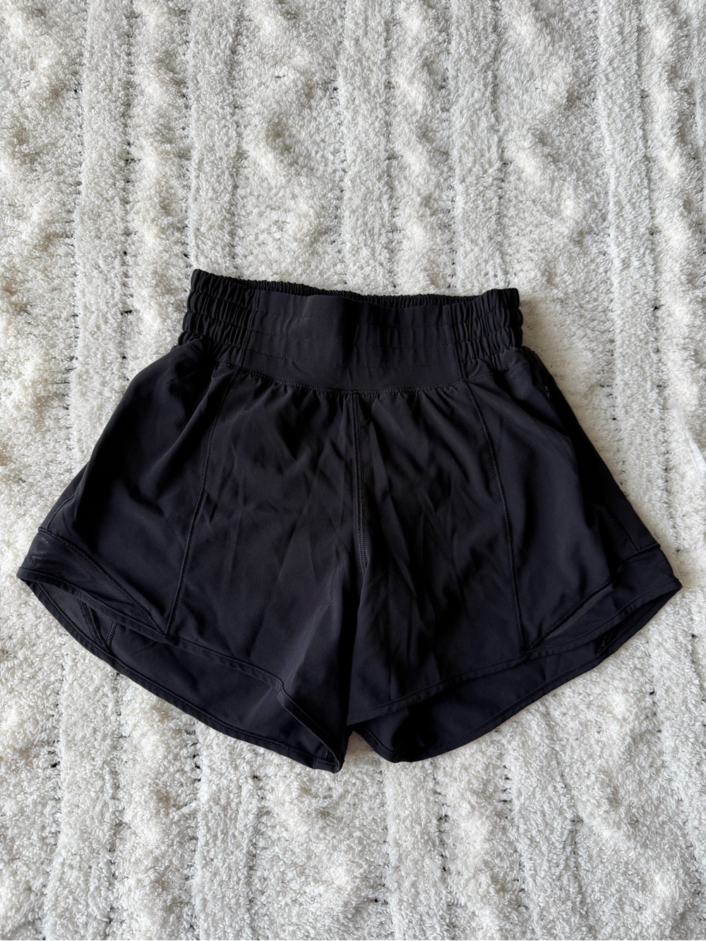 Lululemon black athletic shorts hotty hot shorts size 0